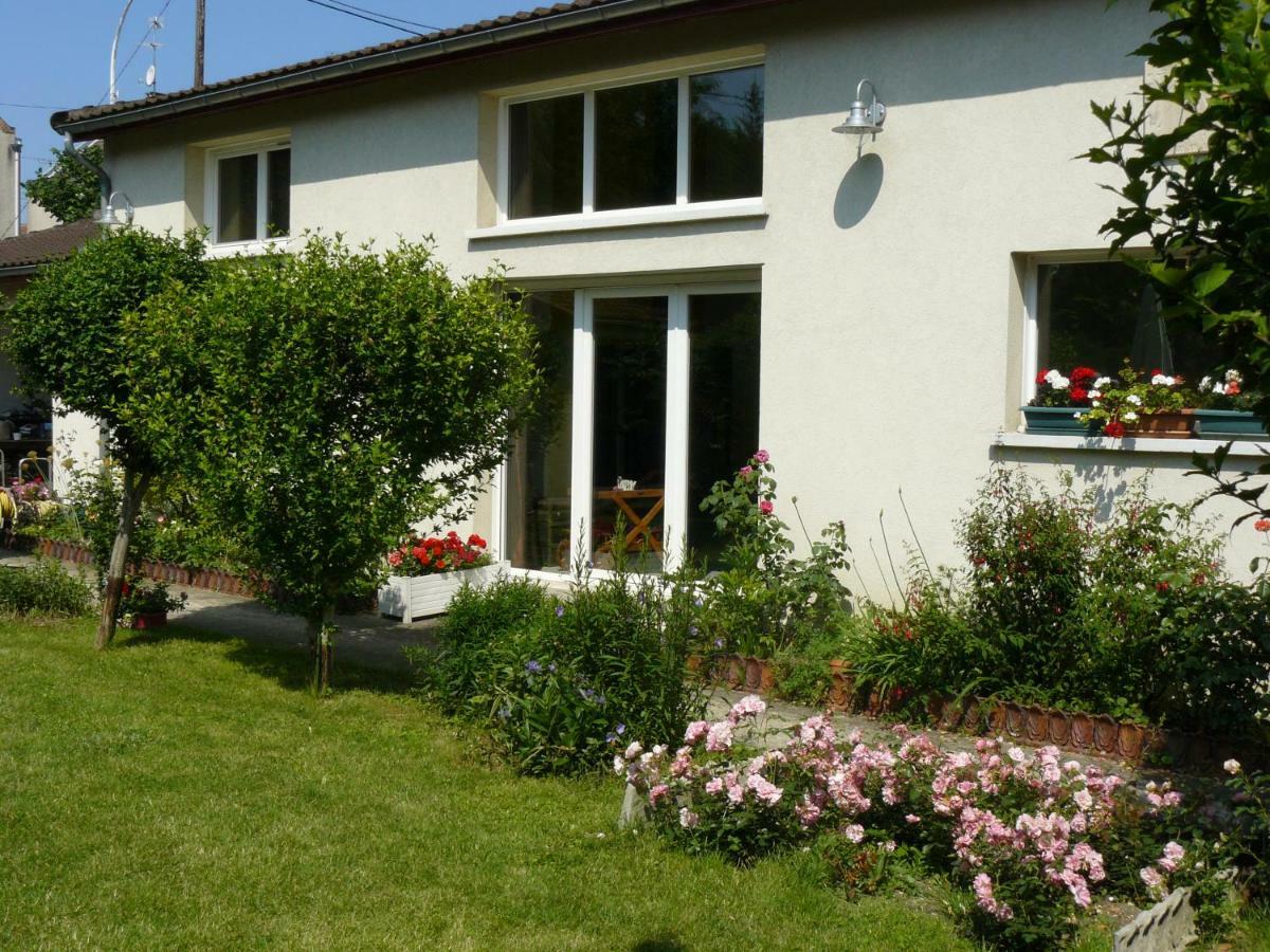 Une Chambre A Neuilly Guest House Exterior photo