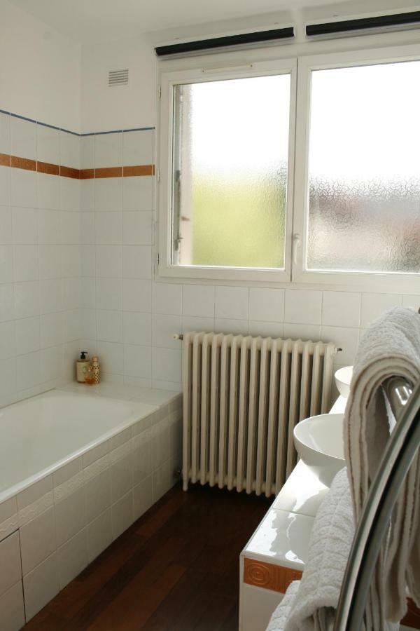 Une Chambre A Neuilly Guest House Exterior photo