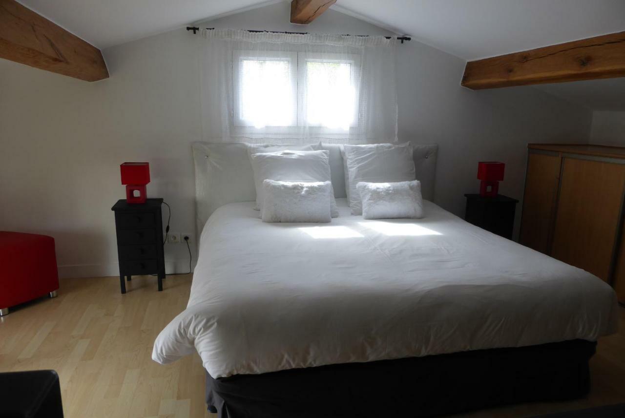 Une Chambre A Neuilly Guest House Exterior photo