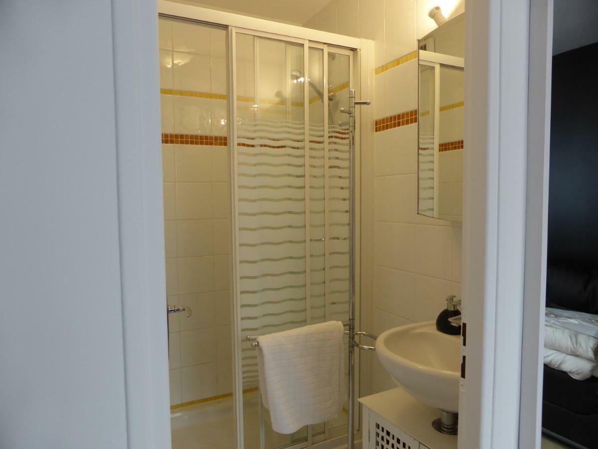 Une Chambre A Neuilly Guest House Exterior photo